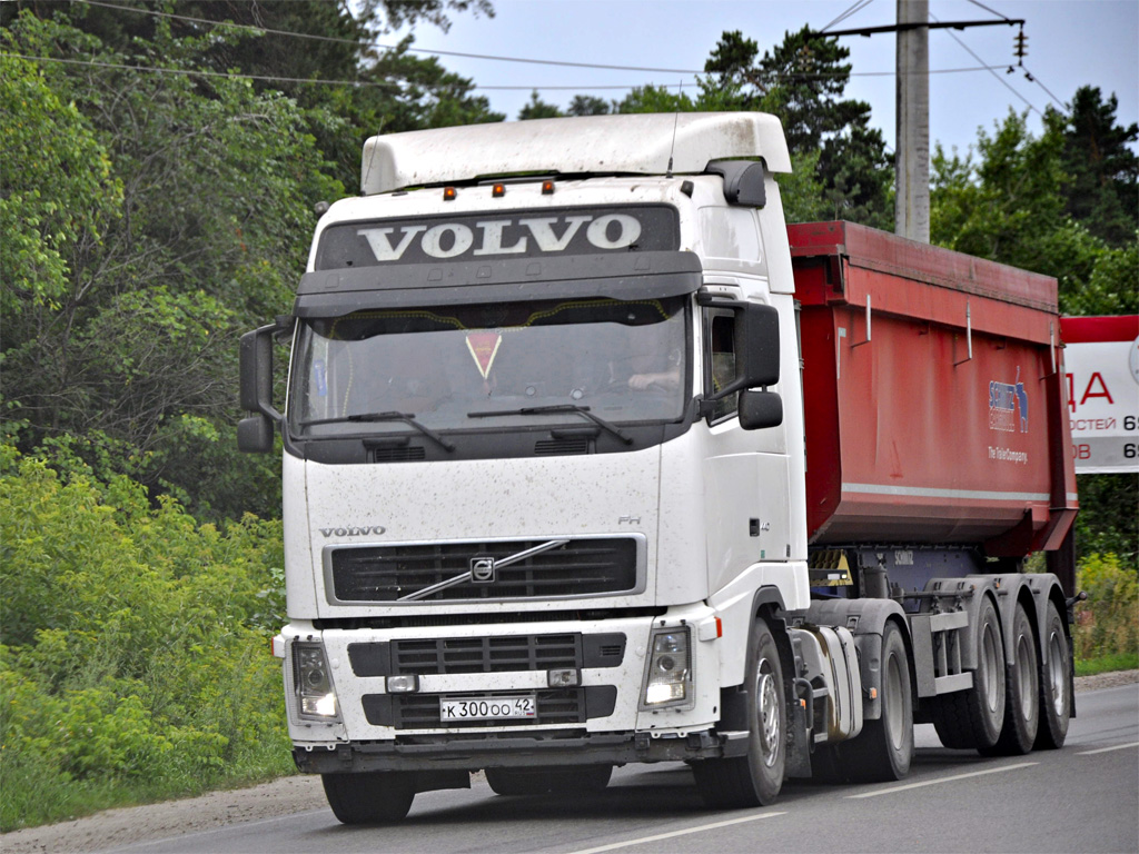 Кемеровская область, № К 300 ОО 42 — Volvo ('2002) FH12.440