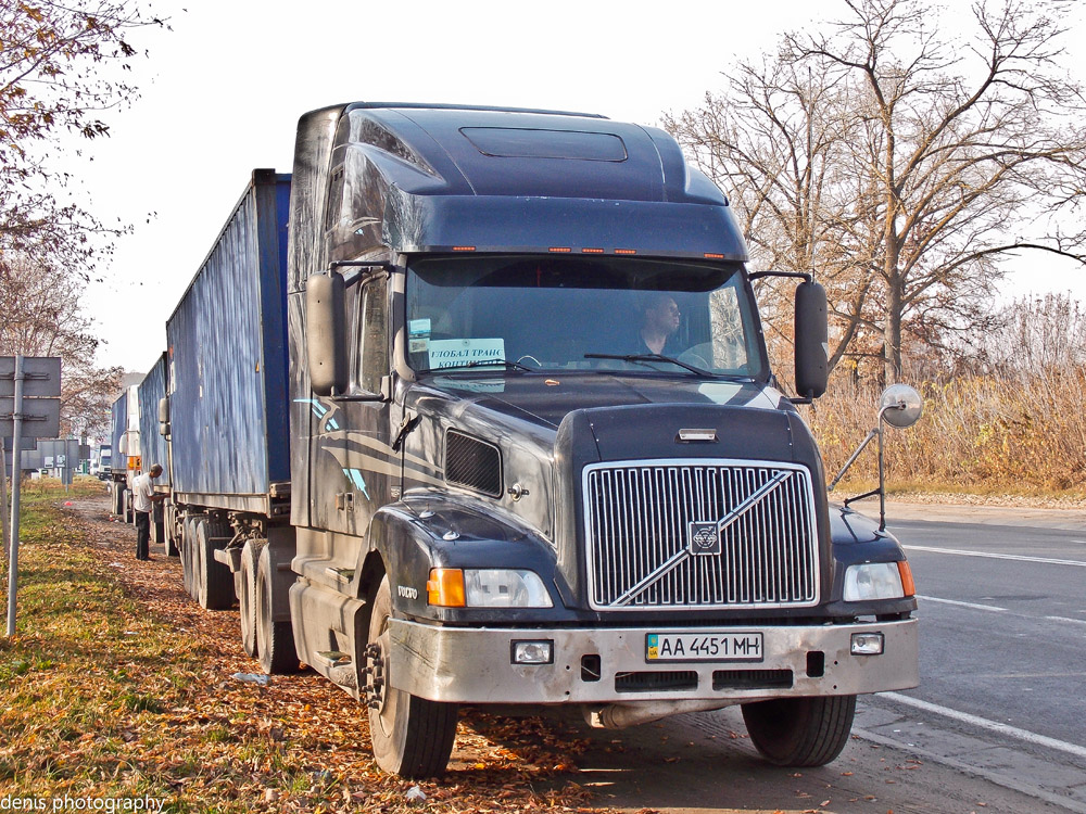 Киев, № АА 4451 МН — Volvo VNL660