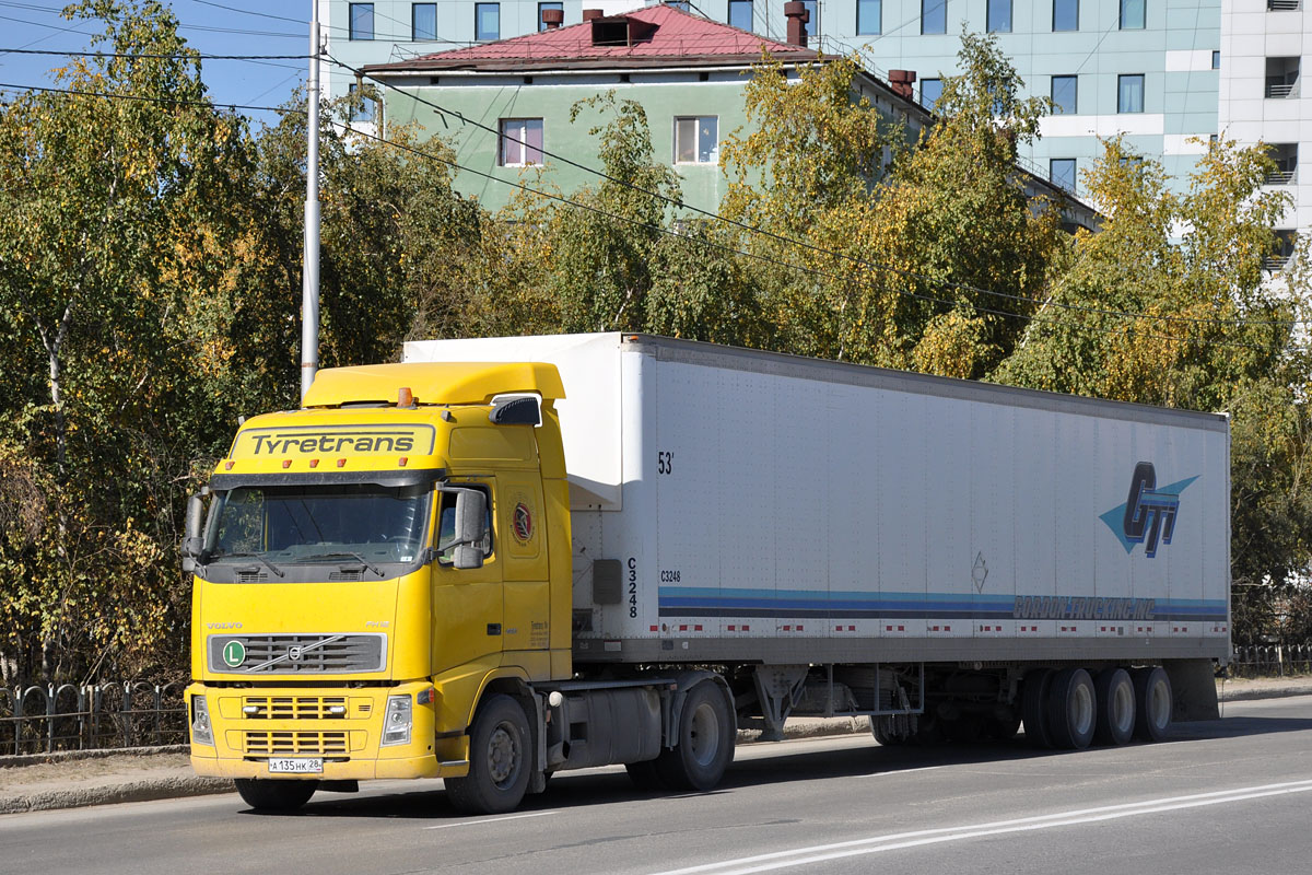 Амурская область, № А 135 НК 28 — Volvo ('2002) FH12.420; Амурская область, № АР 3865 28 — Great Dane (общая модель) [1GR]