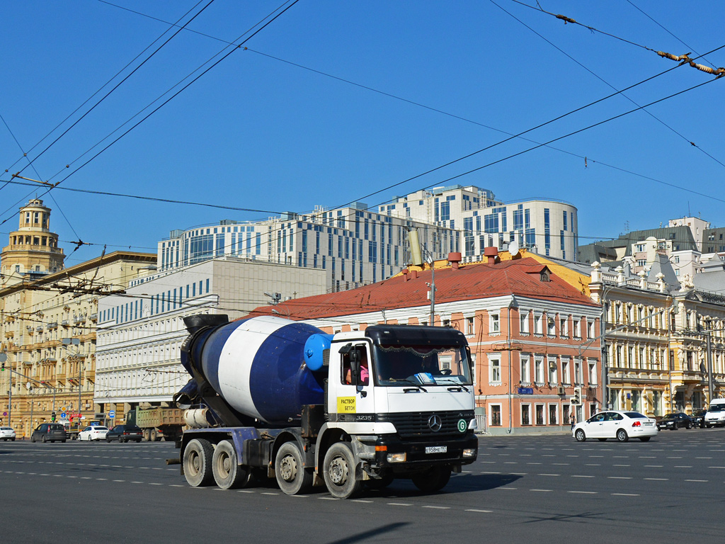 Москва, № Е 958 МЕ 197 — Mercedes-Benz Actros ('1997) 3235