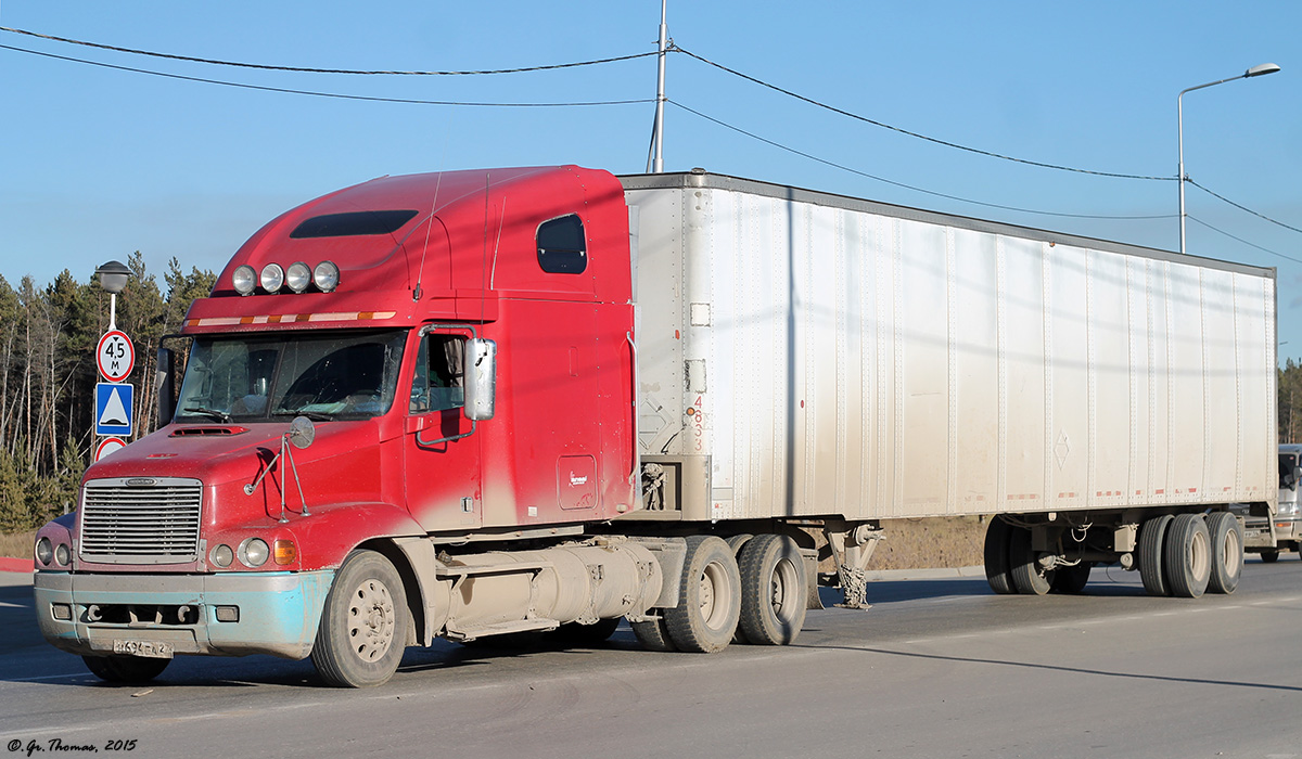 Хабаровский край, № Н 694 ЕА 27 — Freightliner Century Class