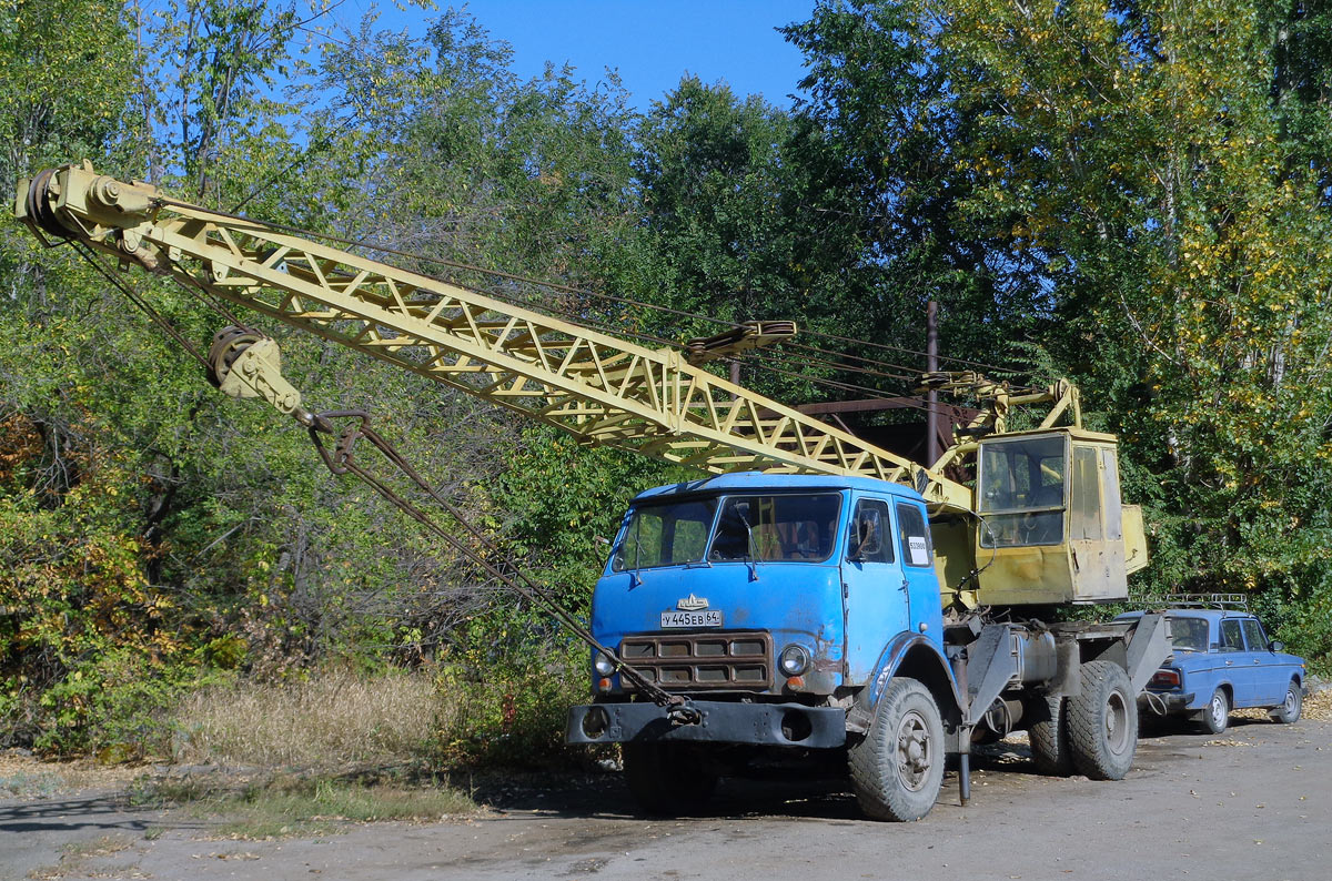 Саратовская область, № У 445 ЕВ 64 — МАЗ-5334