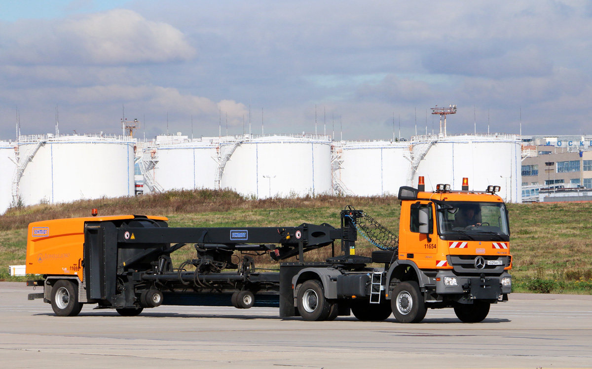 Московская область, № 11654 — Mercedes-Benz Actros ('2009) 2041