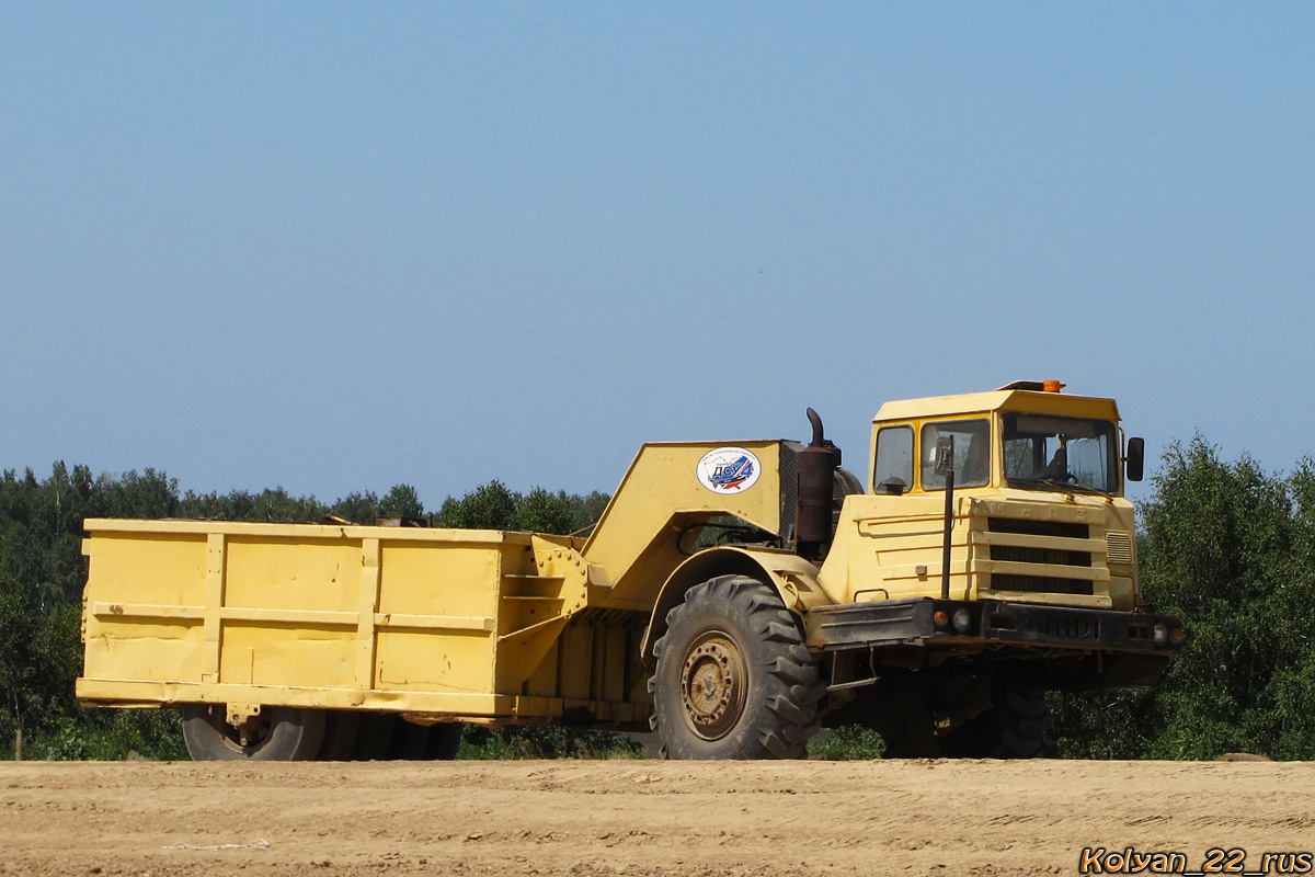 Алтайский край, № 4523 АУ 22 — МоАЗ-6442; Прицепы дорожные — Каток ДУ-16Д