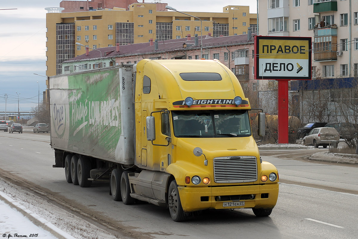 Хабаровский край, № Н 121 ЕА 27 — Freightliner Century Class