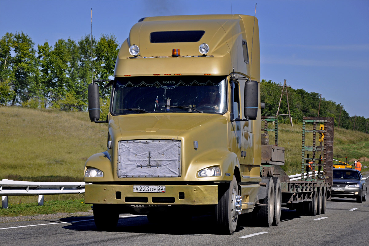 Алтайский край, № А 223 ОР 22 — Volvo VNL660