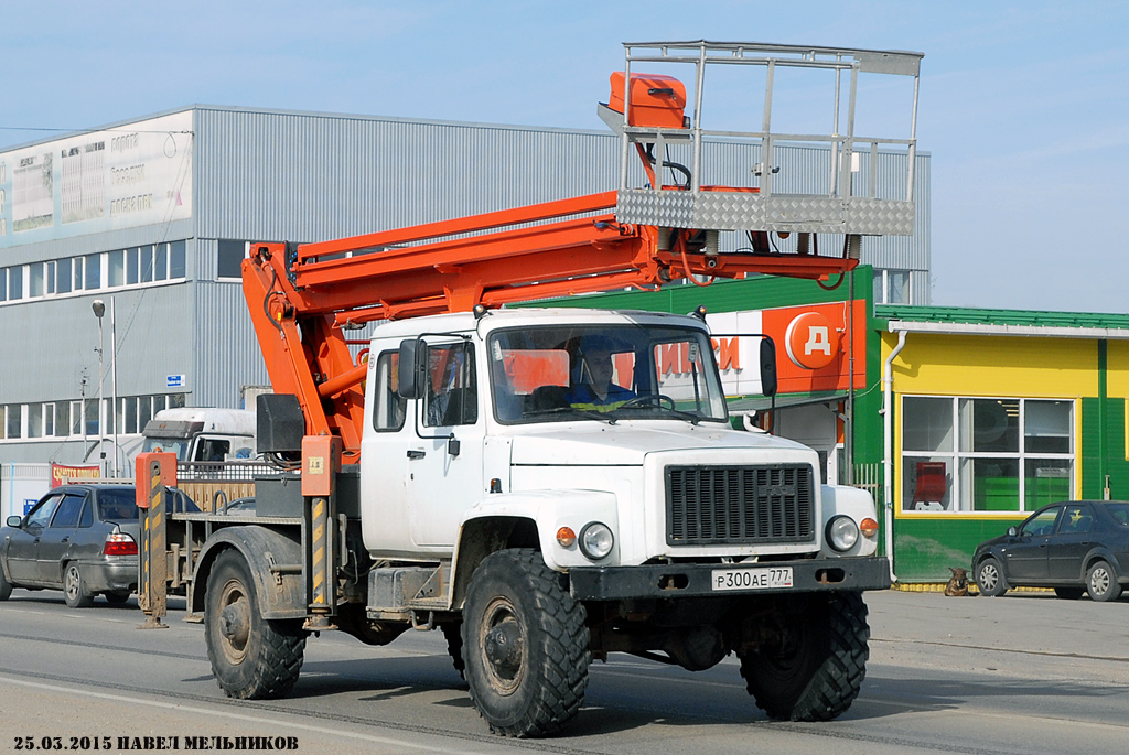 Москва, № Р 300 АЕ 777 — ГАЗ-33081 «Садко»