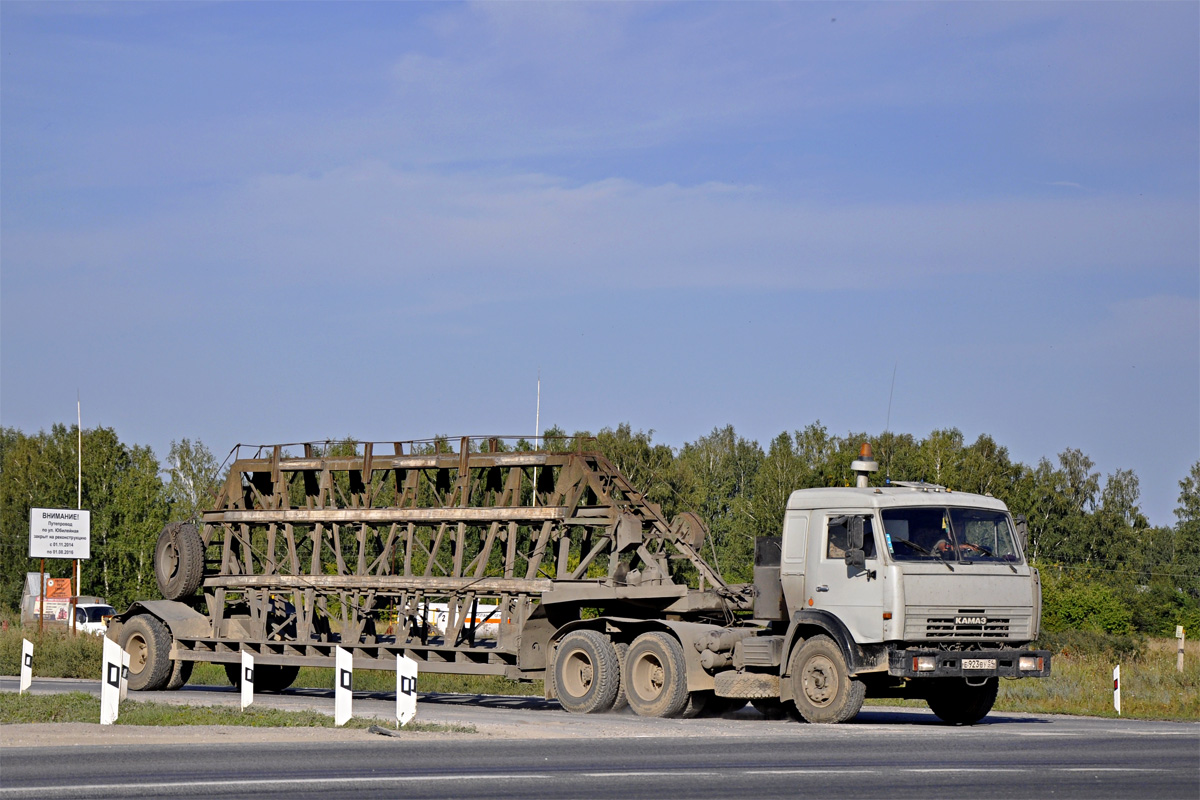 Новосибирская область, № Е 923 ВУ 54 — КамАЗ-54115 (общая модель)