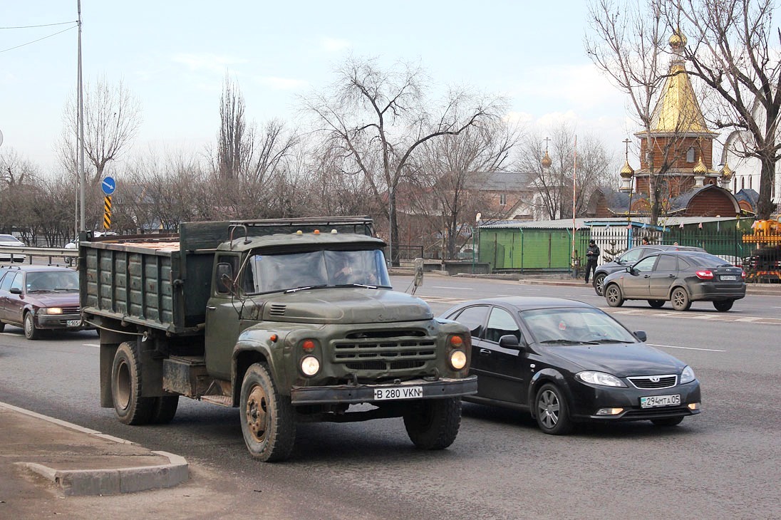 Алматинская область, № B 280 VKN — ЗИЛ-495710