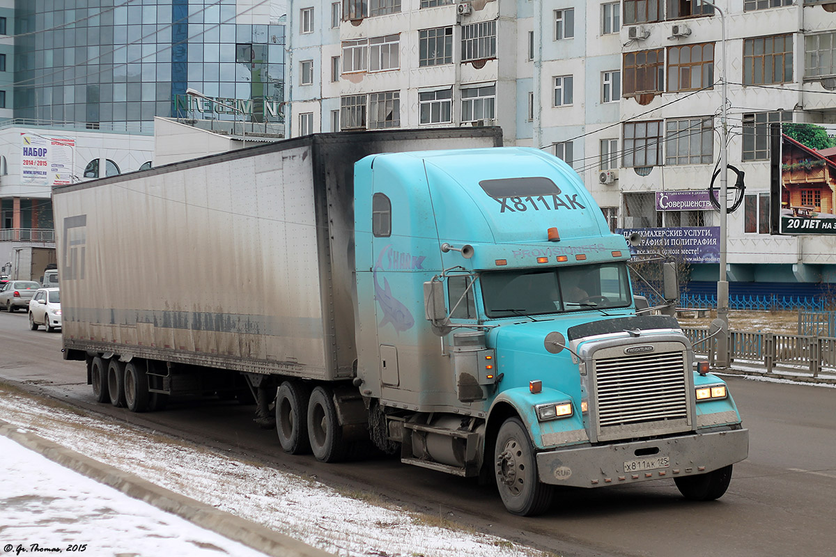 Приморский край, № Х 811 АК 125 — Freightliner FLD 120 Classic