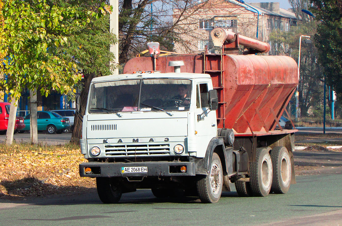 Днепропетровская область, № АЕ 2068 ЕН — КамАЗ-5320