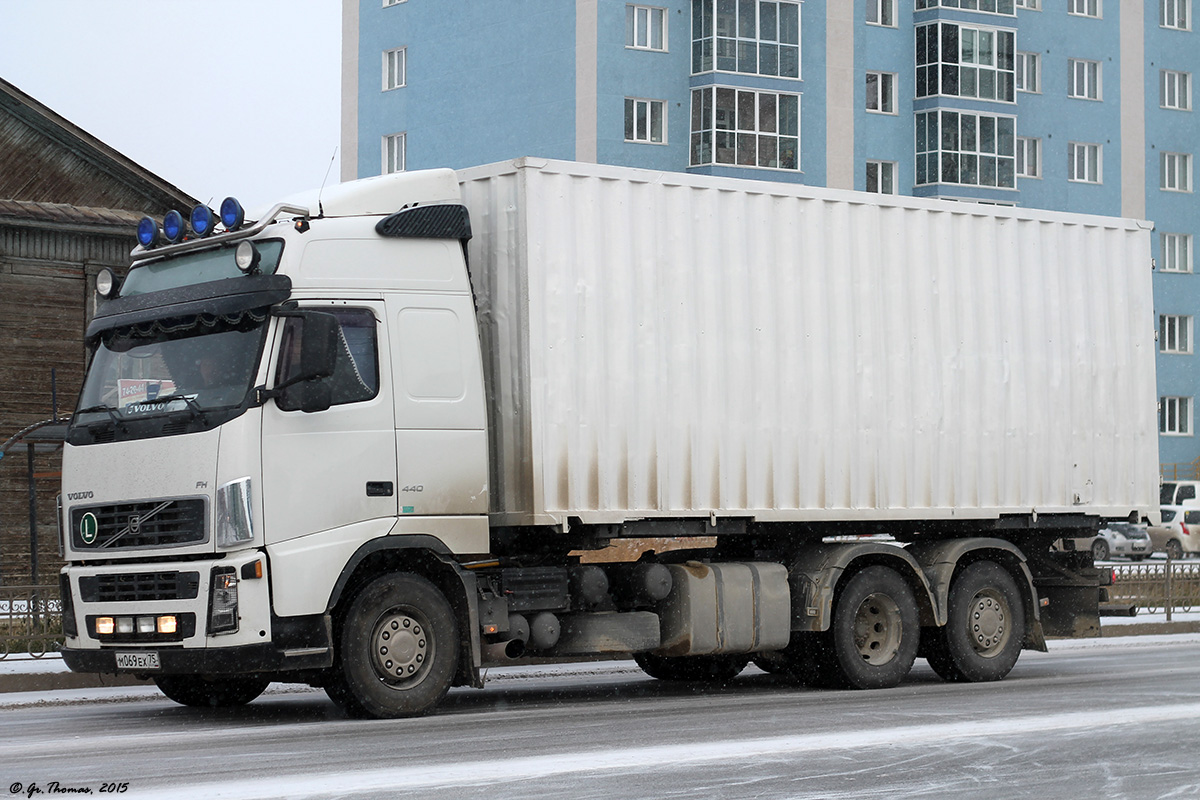 Забайкальский край, № М 069 ЕХ 75 — Volvo ('2002) FH12.440