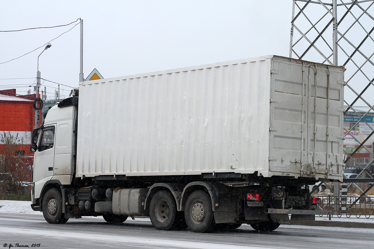 Забайкальский край, № М 069 ЕХ 75 — Volvo ('2002) FH12.440