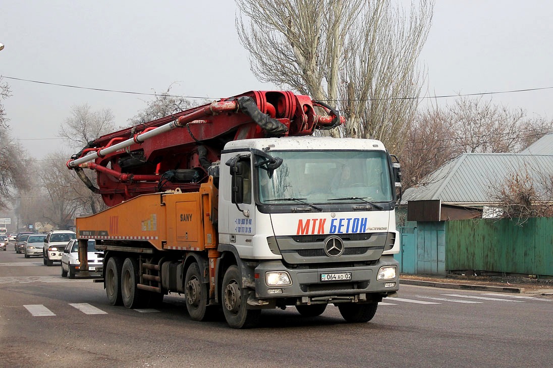 Алматы, № 064 AO 02 — Mercedes-Benz Actros ('2009) 4141