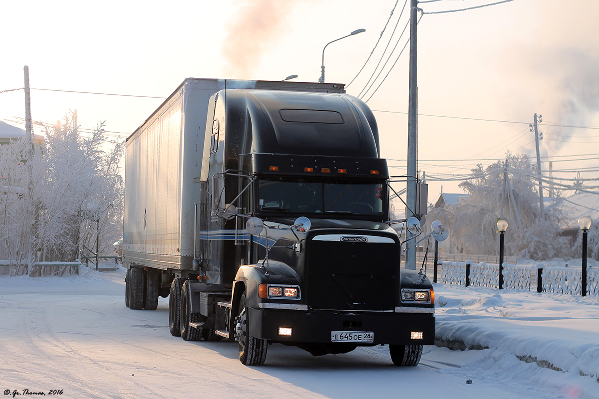 Амурская область, № Е 645 ОЕ 28 — Freightliner FLD 120