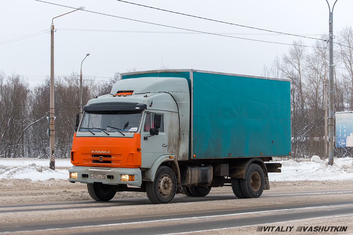 Вологодская область, № Р 825 СЕ 35 — КамАЗ-4325