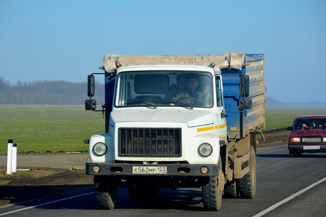 Краснодарский край, № Е 562 МР 123 — ГАЗ-3309