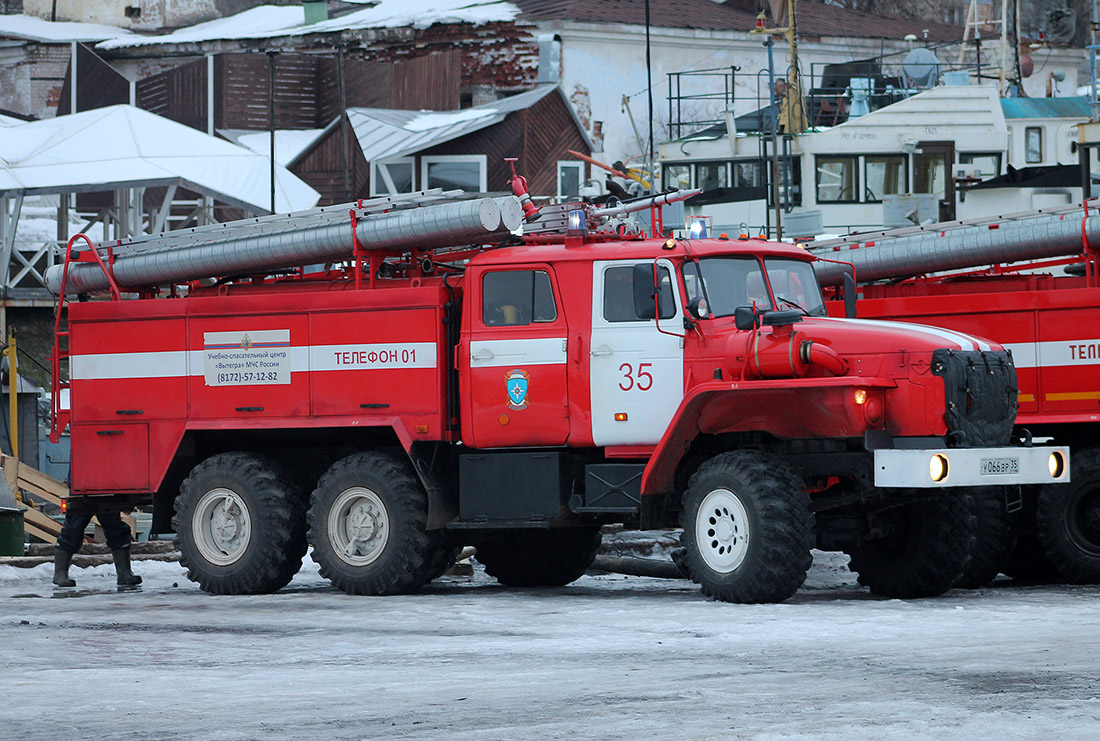 Вологодская область, № У 066 ВР 35 — Урал-5557-40