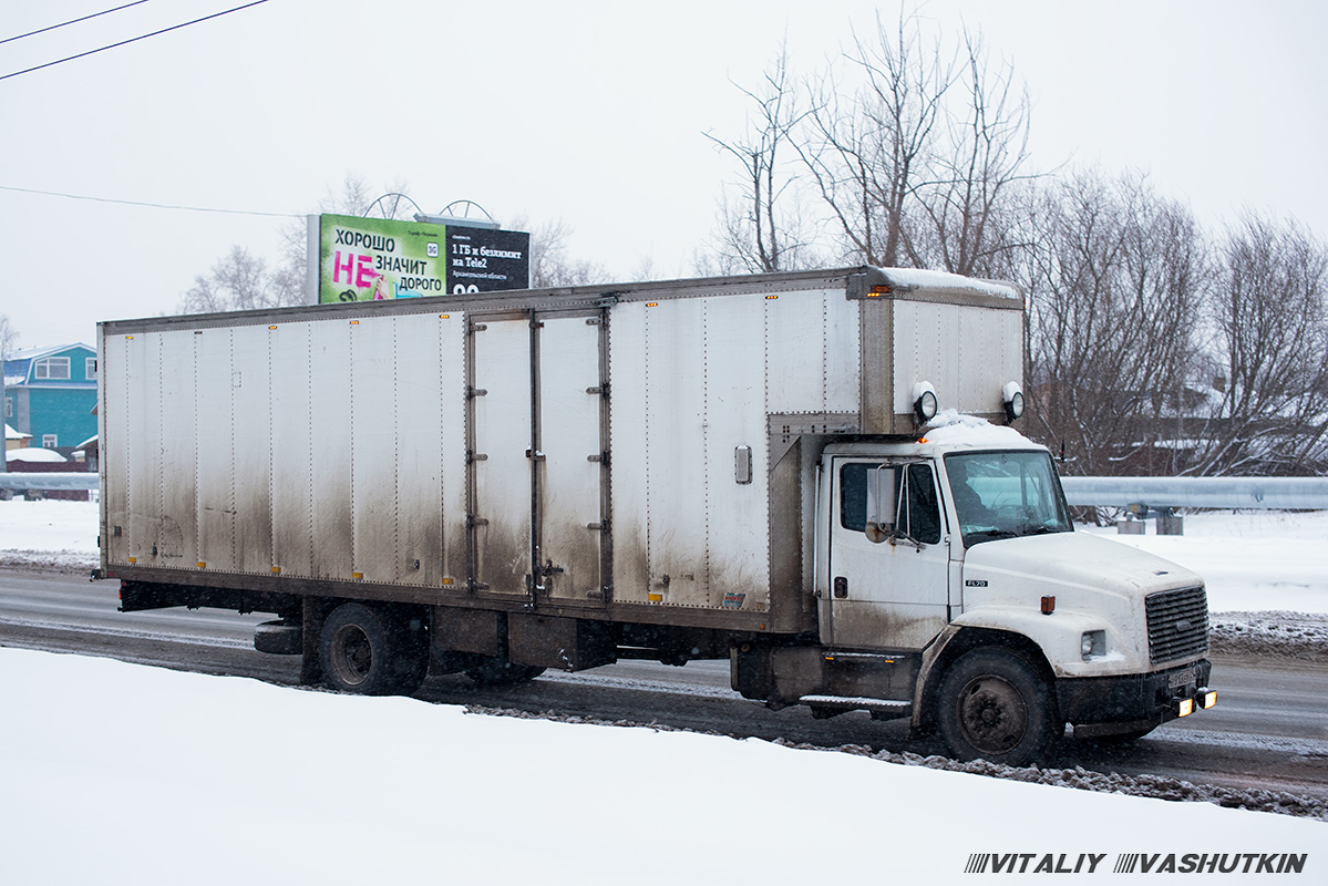 Архангельская область, № Н 913 ЕУ 29 — Freightliner Business Class FL