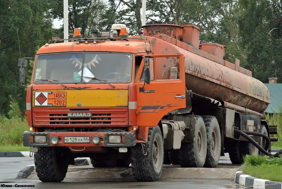 Сахалинская область, № В 128 ХА 65 — КамАЗ-44108-13 [44108N]