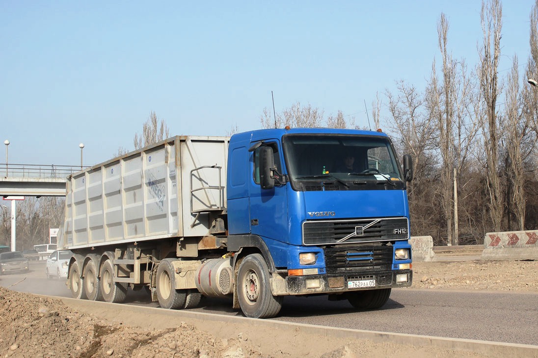 Алматинская область, № 762 PAA 05 — Volvo ('1993) FH12.460