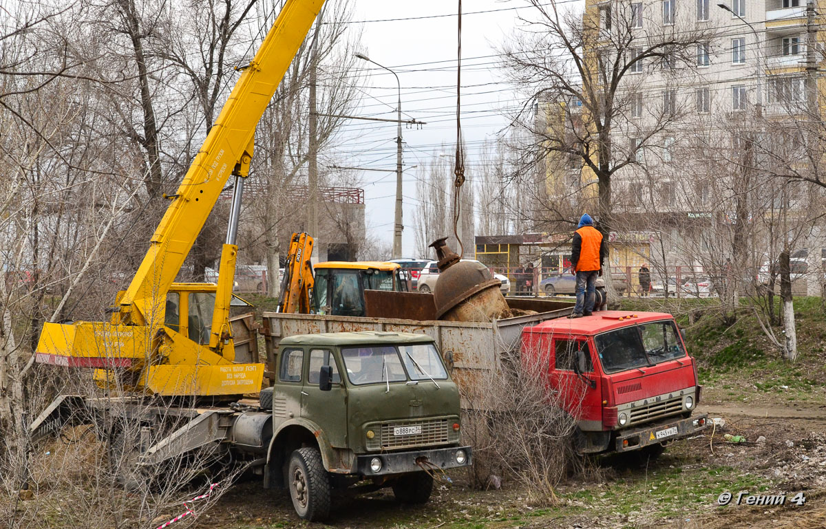 Волгоградская область, № О 888 РС 34 — МАЗ-5334; Волгоградская область, № К 945 УВ 34 — КамАЗ-5320