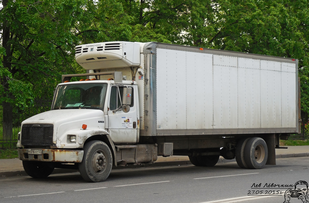 Новгородская область, № С 016 СС 53 — Freightliner Business Class FL