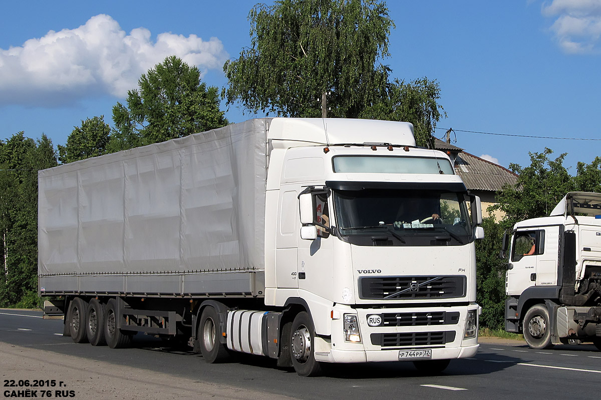 Брянская область, № Р 744 РР 32 — Volvo ('2002) FH12.400