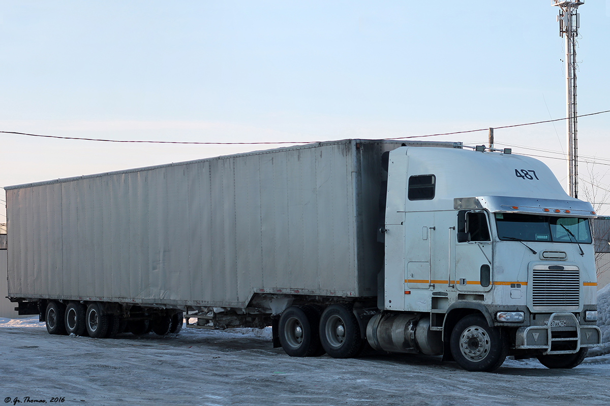 Приморский край, № Н 487 АК 125 — Freightliner FLB