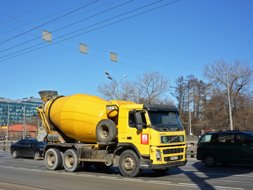 Москва, № У 708 АР 197 — Volvo ('2002) FM12.400