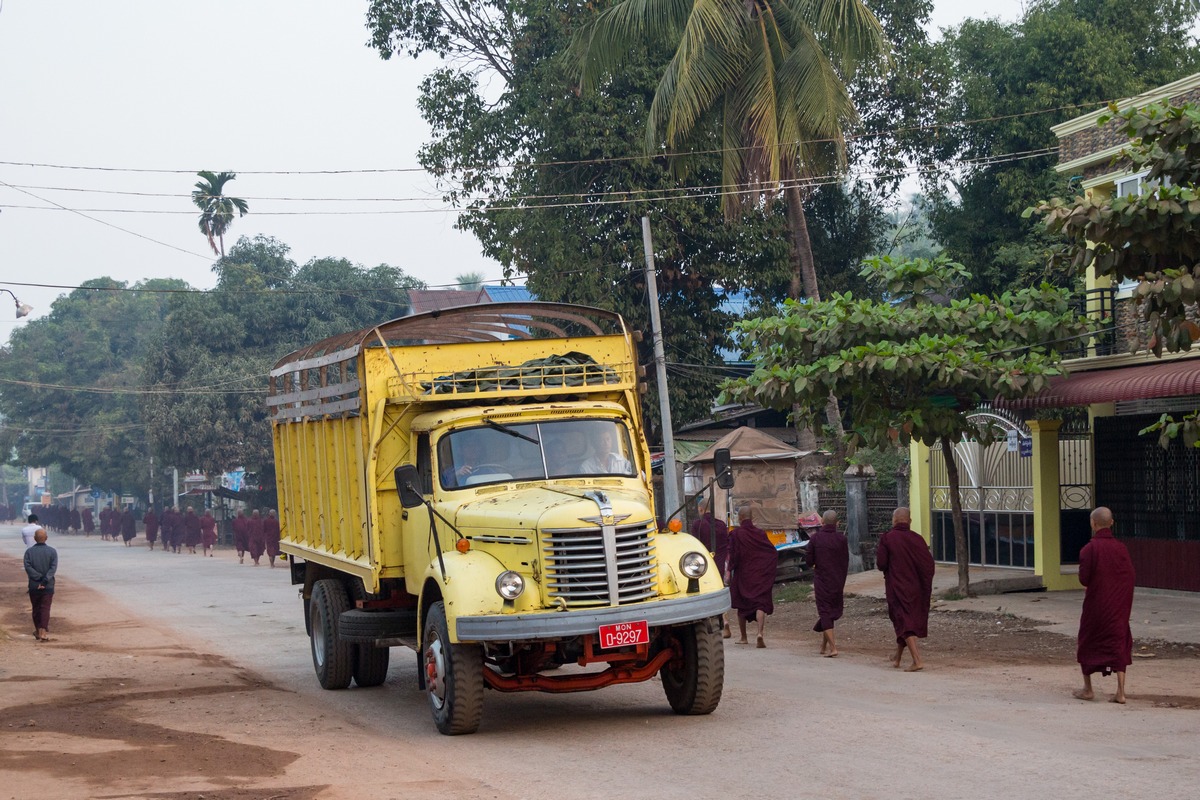 Мьянма, № D-9297 — Hino (общая модель)