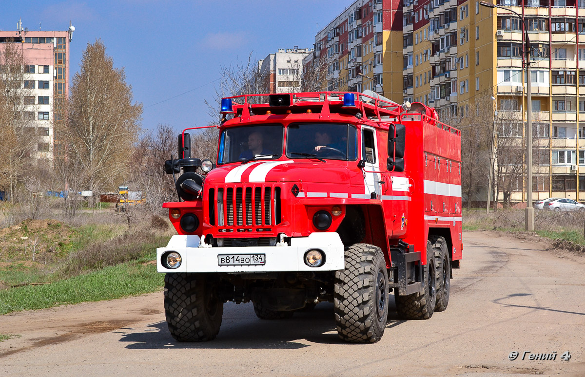 Волгоградская область, № В 814 ВО 134 — Урал-5557-70