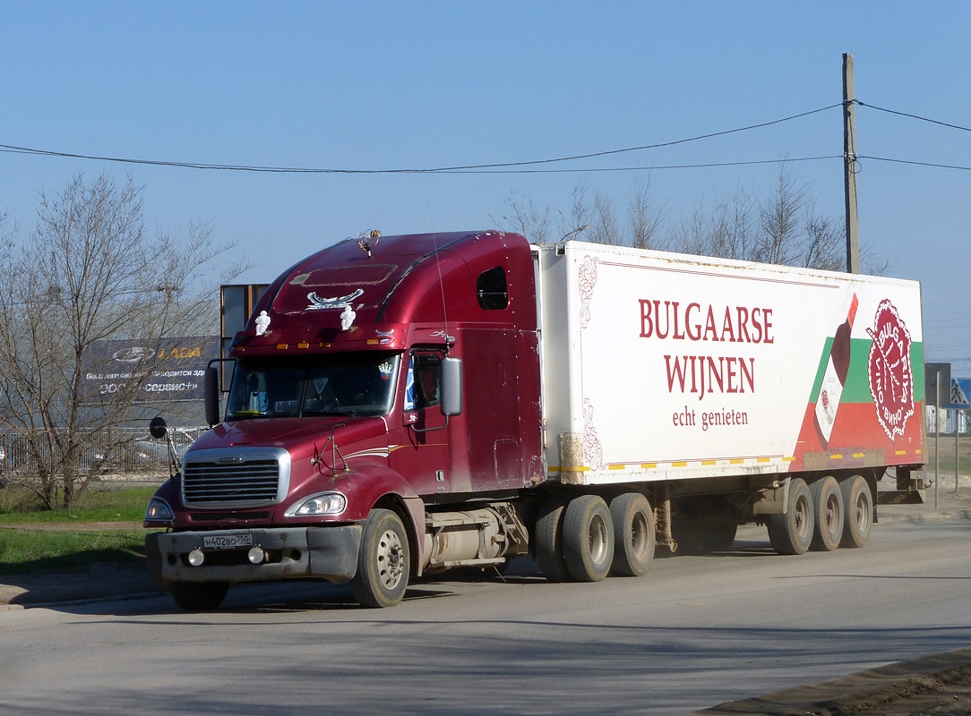 Московская область, № Н 402 ВО 750 — Freightliner Columbia