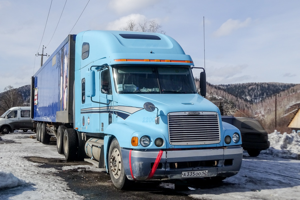 Кемеровская область, № А 335 ОО 42 — Freightliner Century Class