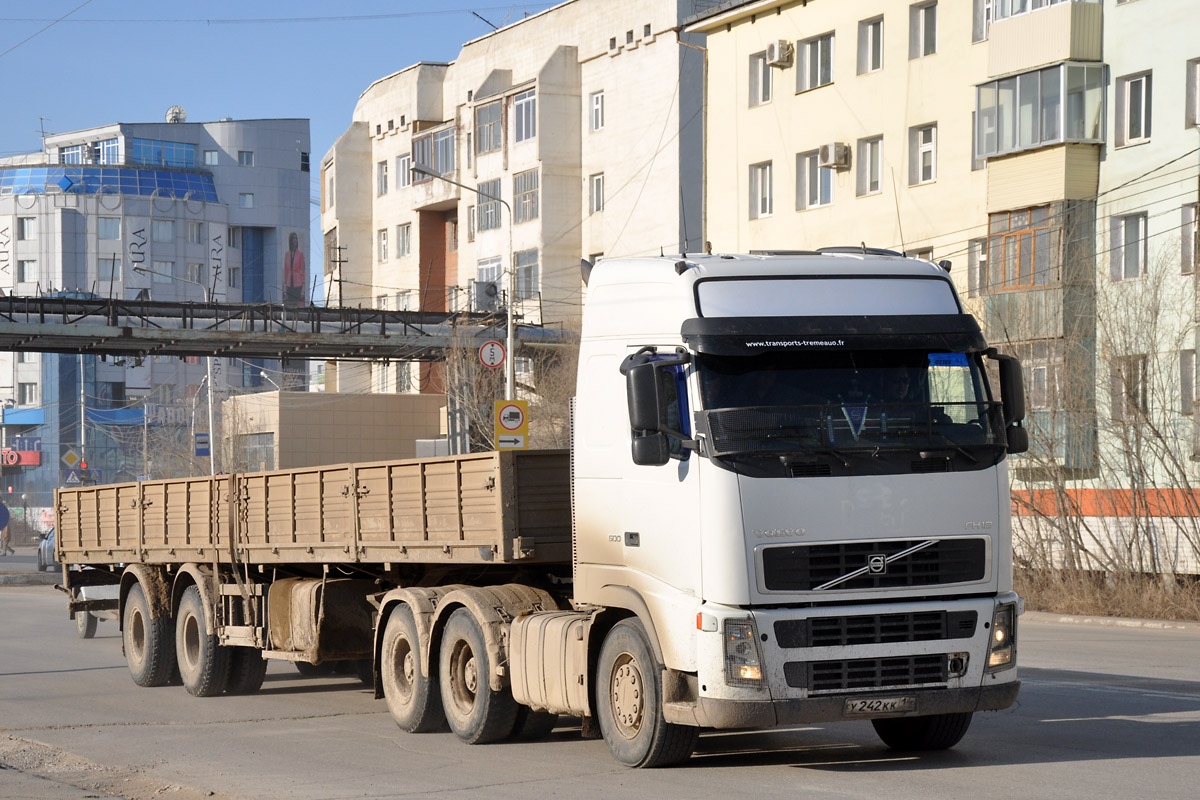 Саха (Якутия), № У 242 КК 14 — Volvo ('2002) FH12.500