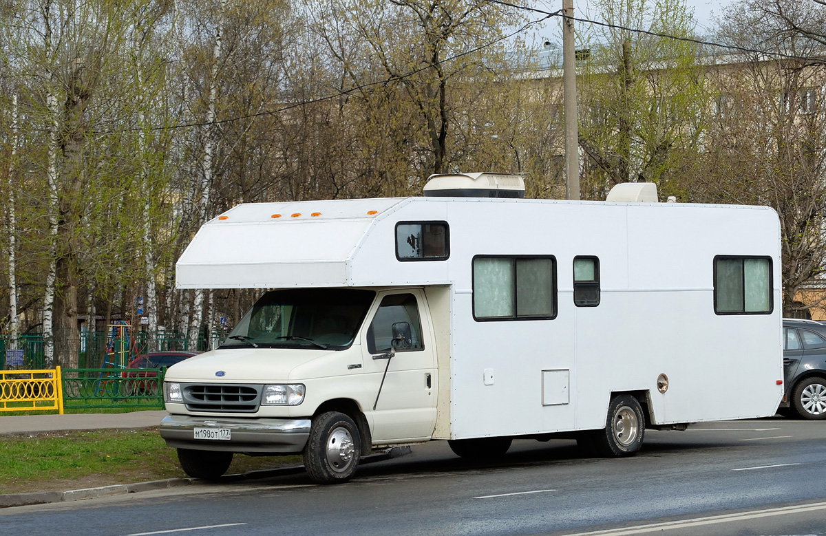 Москва, № М 198 ОТ 177 — Ford (общая модель)