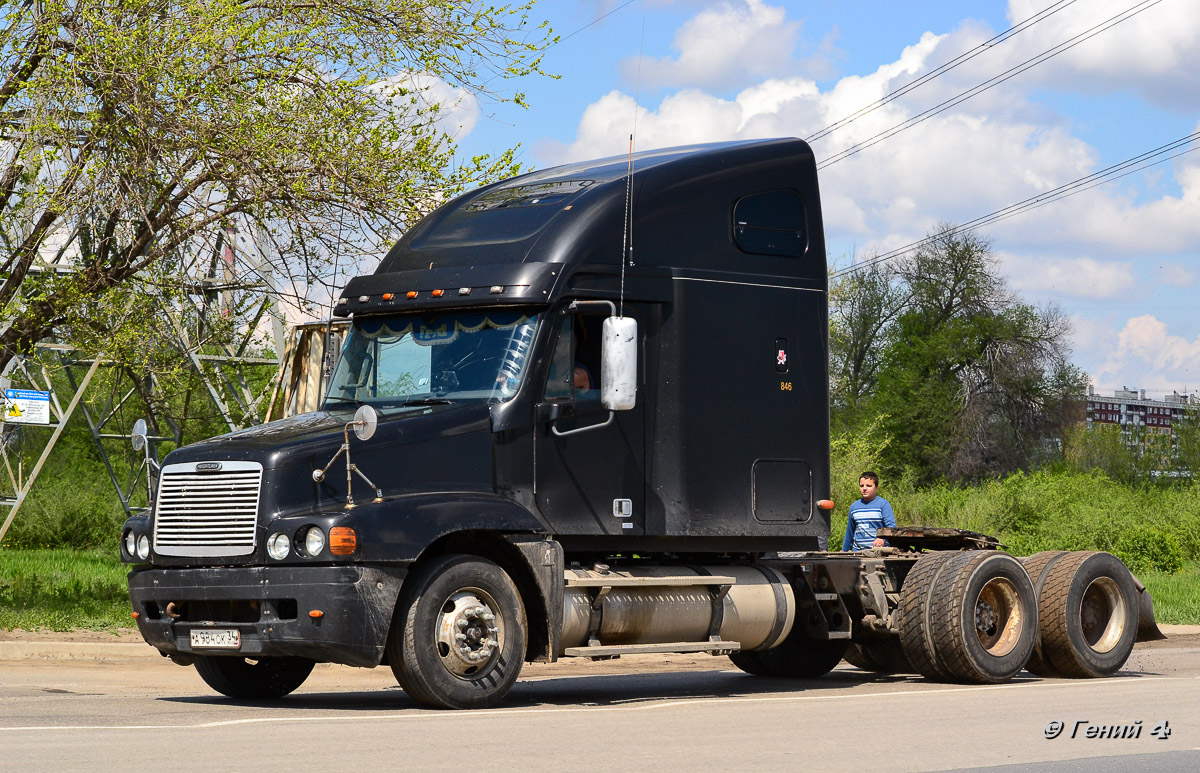 Волгоградская область, № А 984 ОК 34 — Freightliner Century Class