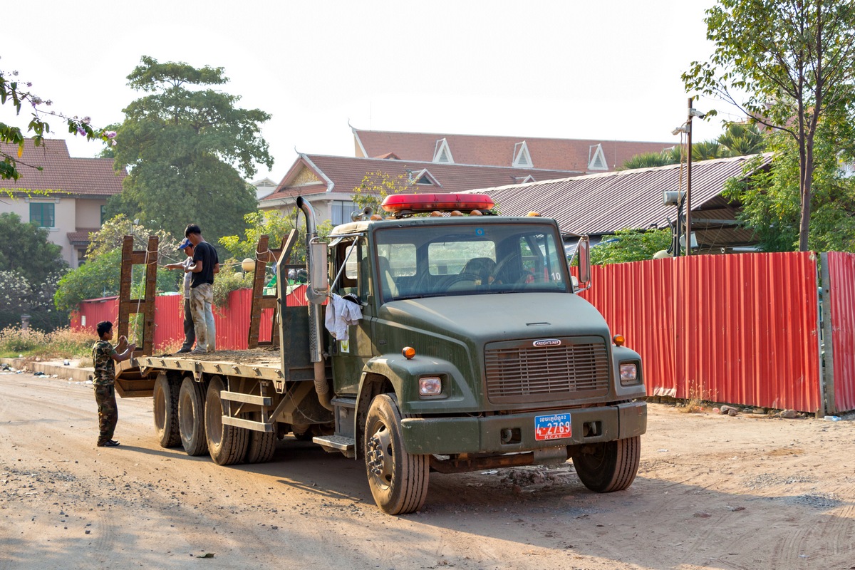 Камбоджа, № 4-2769 — Freightliner Business Class FL