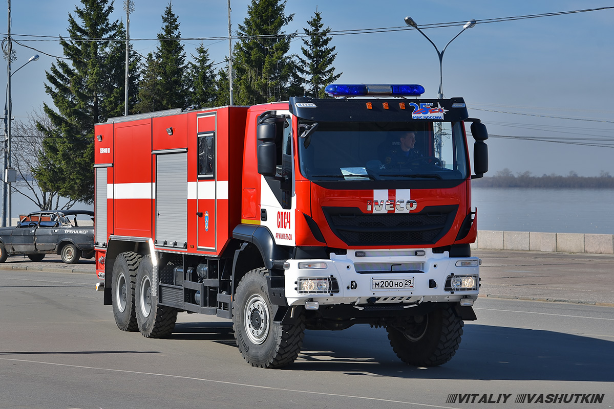 Архангельская область, № М 200 НО 29 — IVECO-AMT Trakker ('2013)