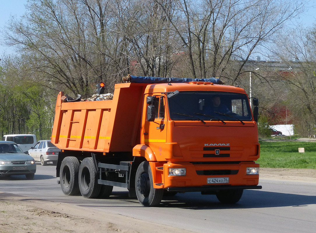 Волгоградская область, № С 424 ХО 34 — КамАЗ-65115-N3