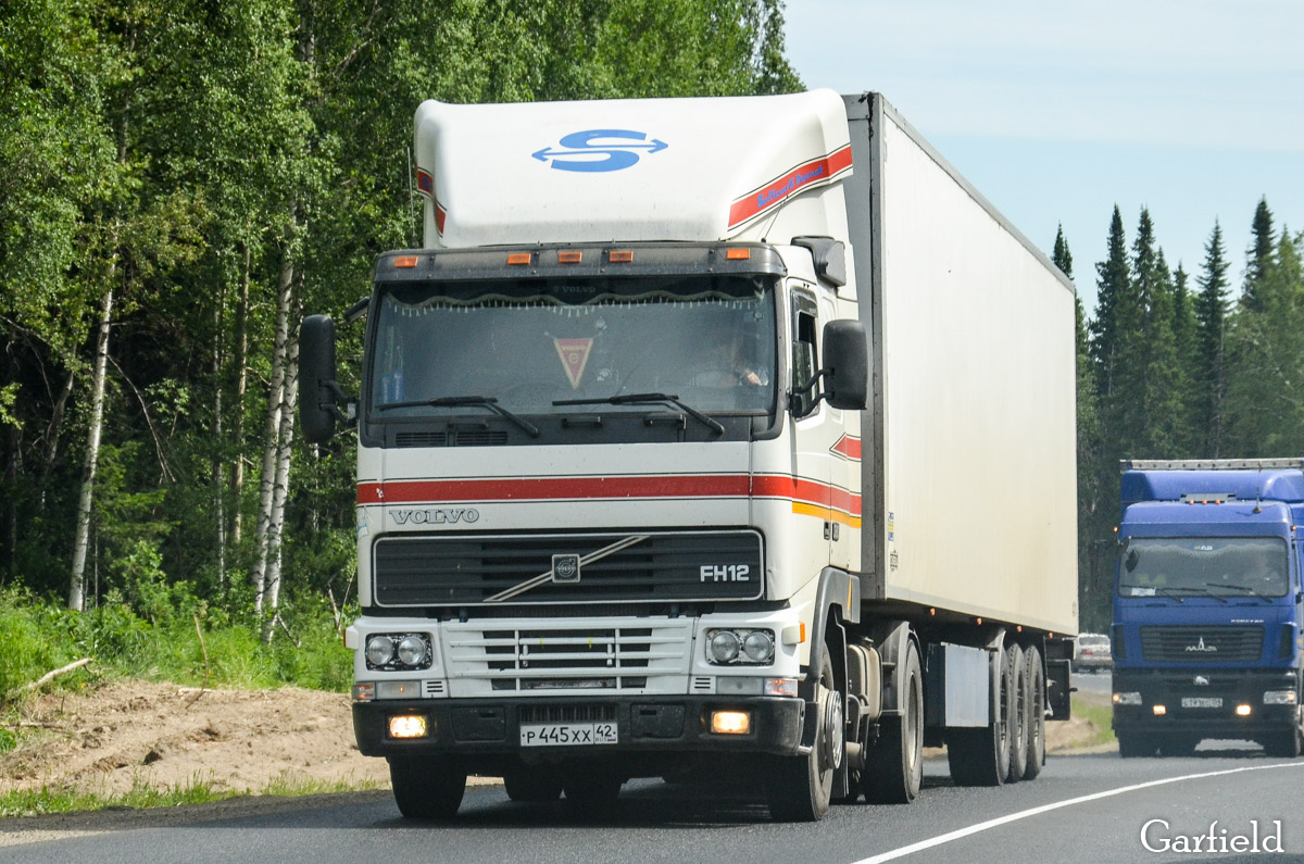 Кемеровская область, № Р 445 ХХ 42 — Volvo ('1993) FH12.380