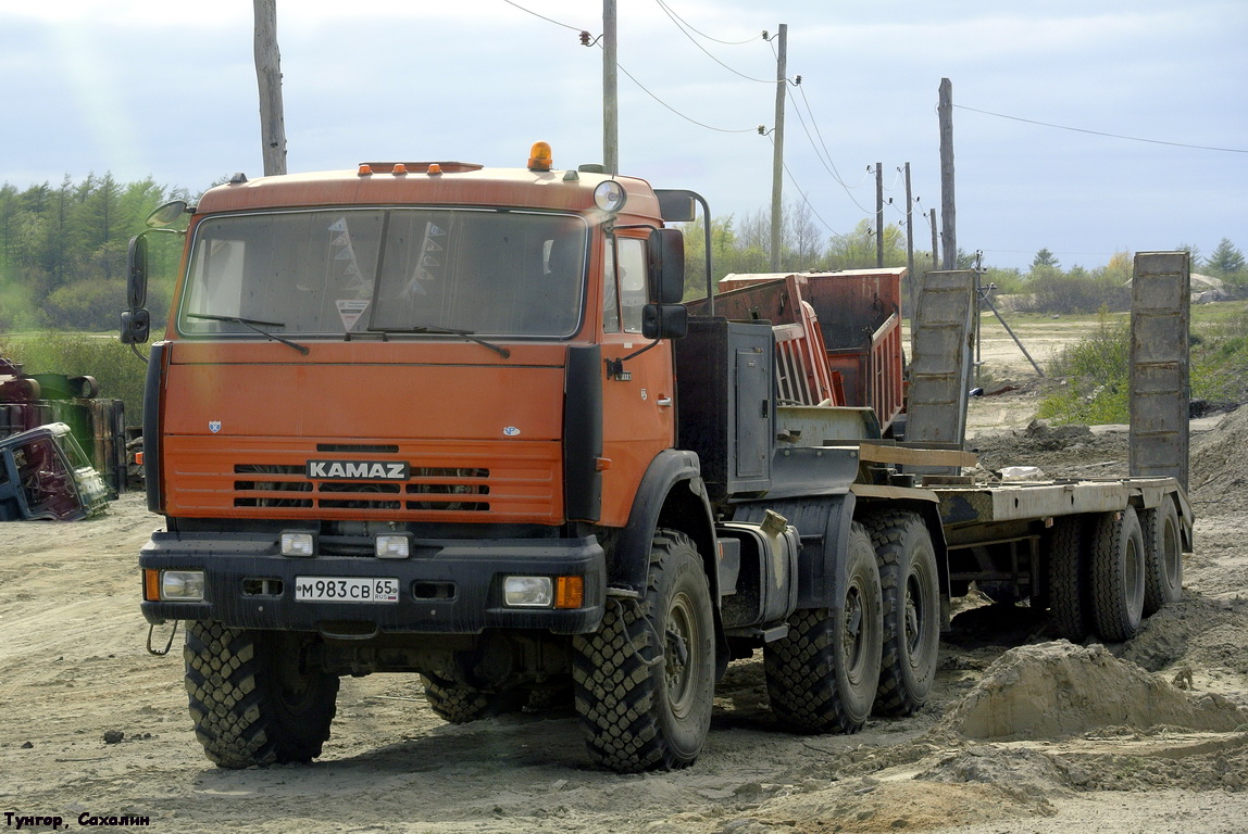 Сахалинская область, № М 983 СВ 65 — КамАЗ-43118-10 [43118K]