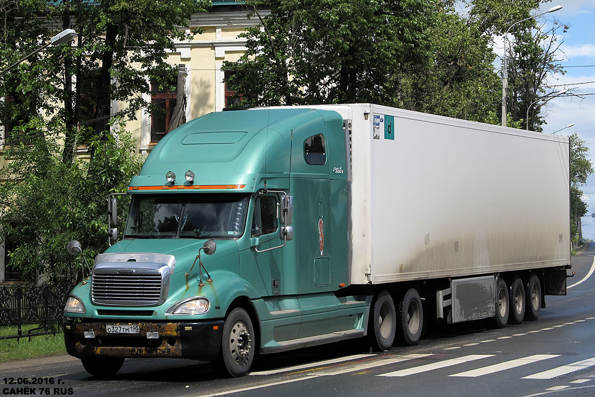 Московская область, № О 327 ТМ 190 — Freightliner Columbia