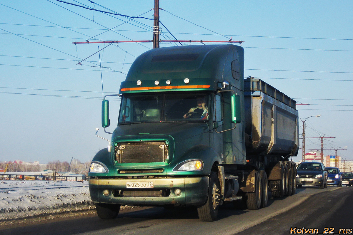 Алтайский край, № Е 025 ОО 22 — Freightliner Columbia