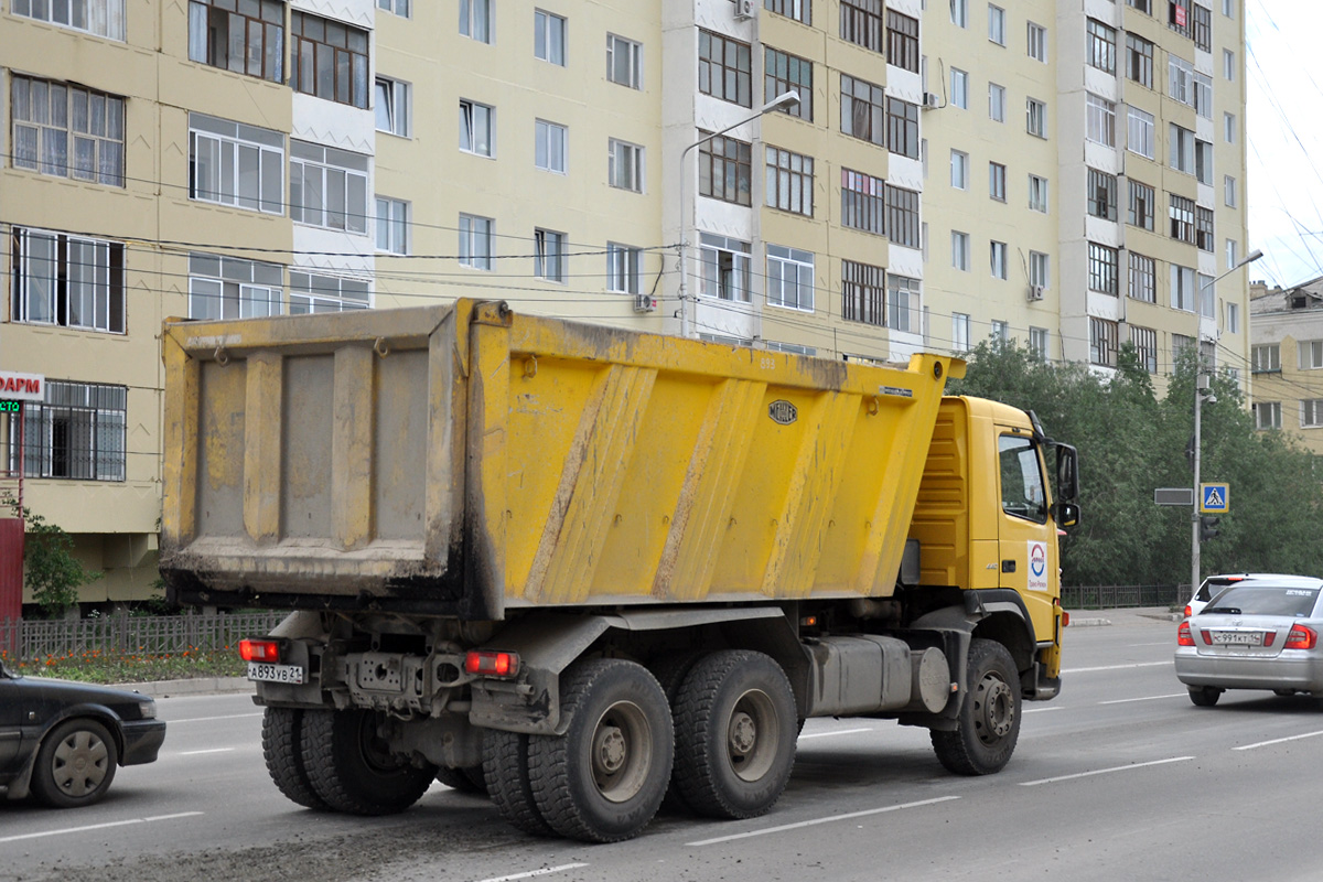 Чувашия, № А 893 УВ 21 — Volvo ('2002) FM12.440