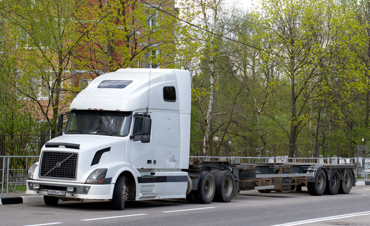 Московская область, № Р 009 ХР 190 — Volvo VNL670