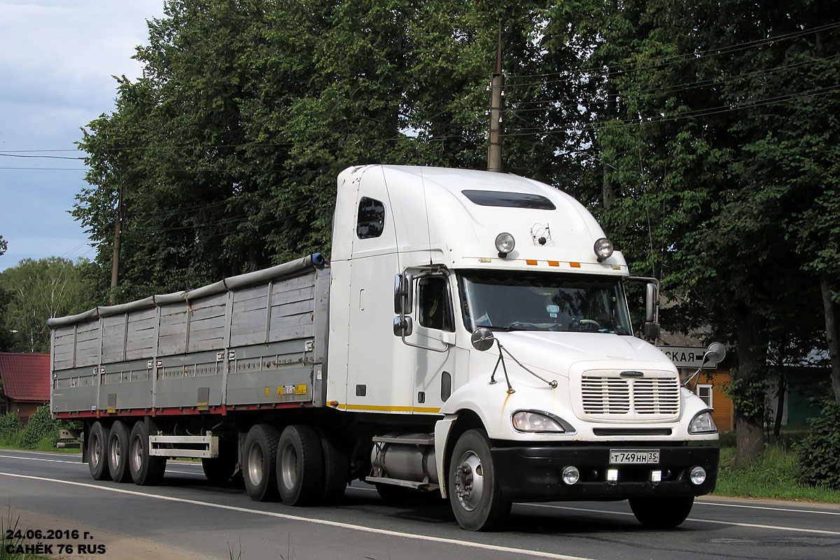 Вологодская область, № Т 749 НН 35 — Freightliner Columbia