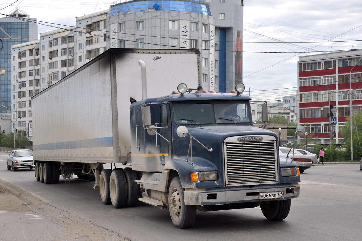 Приморский край, № А 066 ВК 125 — Freightliner FLD 120