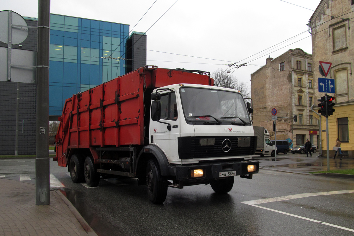 Латвия, № FA-5857 — Mercedes-Benz SK 1722