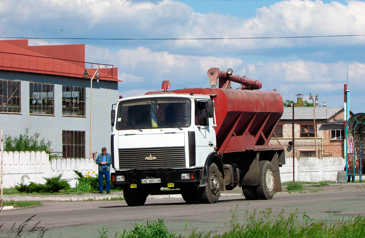 Днепропетровская область, № АЕ 1025 СН — МАЗ-533702